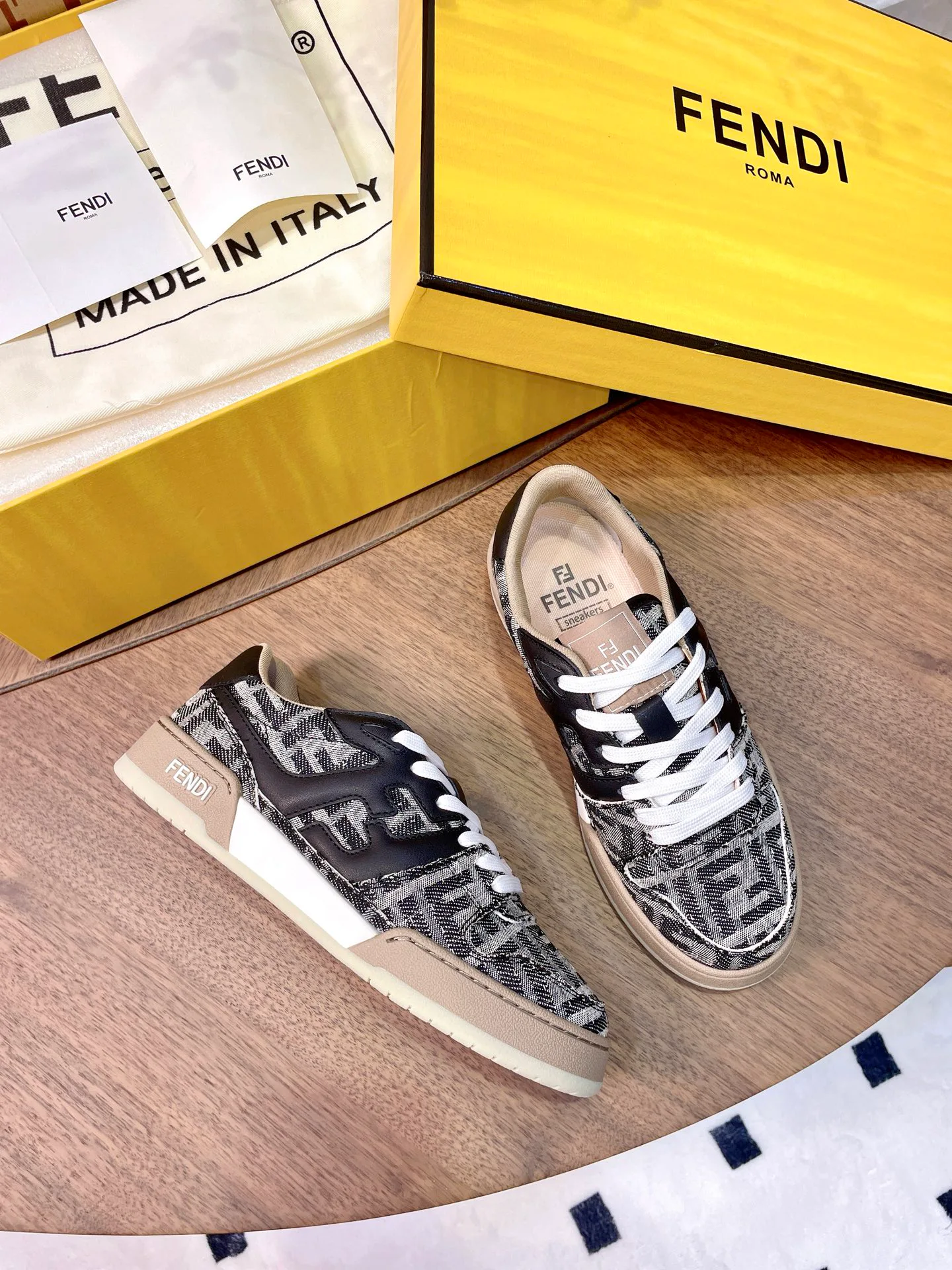 Кроссовки Женские Fendi 17957355