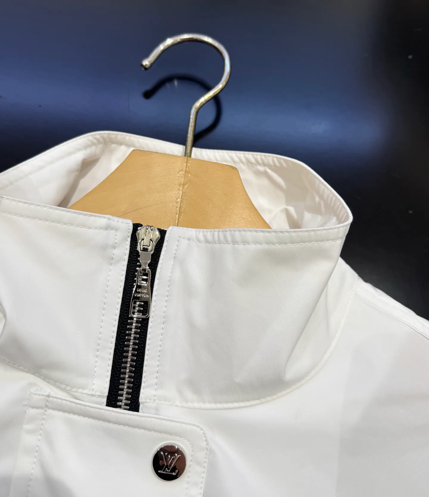 Куртки И Пуховики Женские Louis Vuitton 18428472