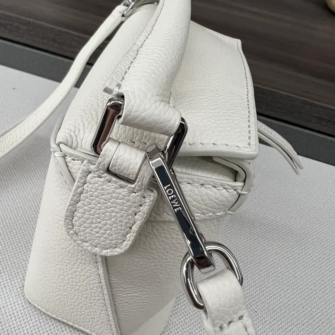 Классические Сумки Женские Loewe 11400997