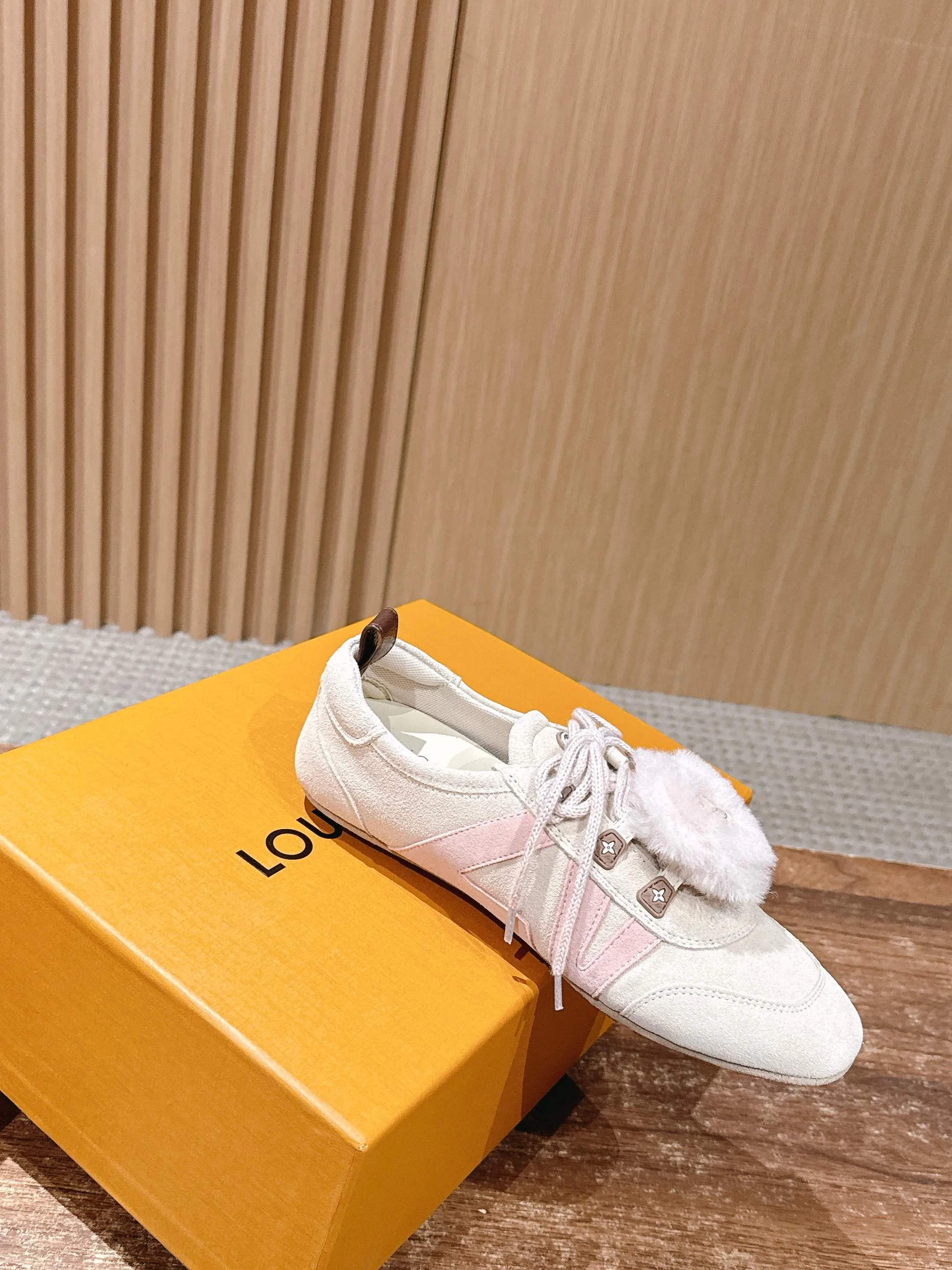 Кроссовки Женские Louis Vuitton 1483931