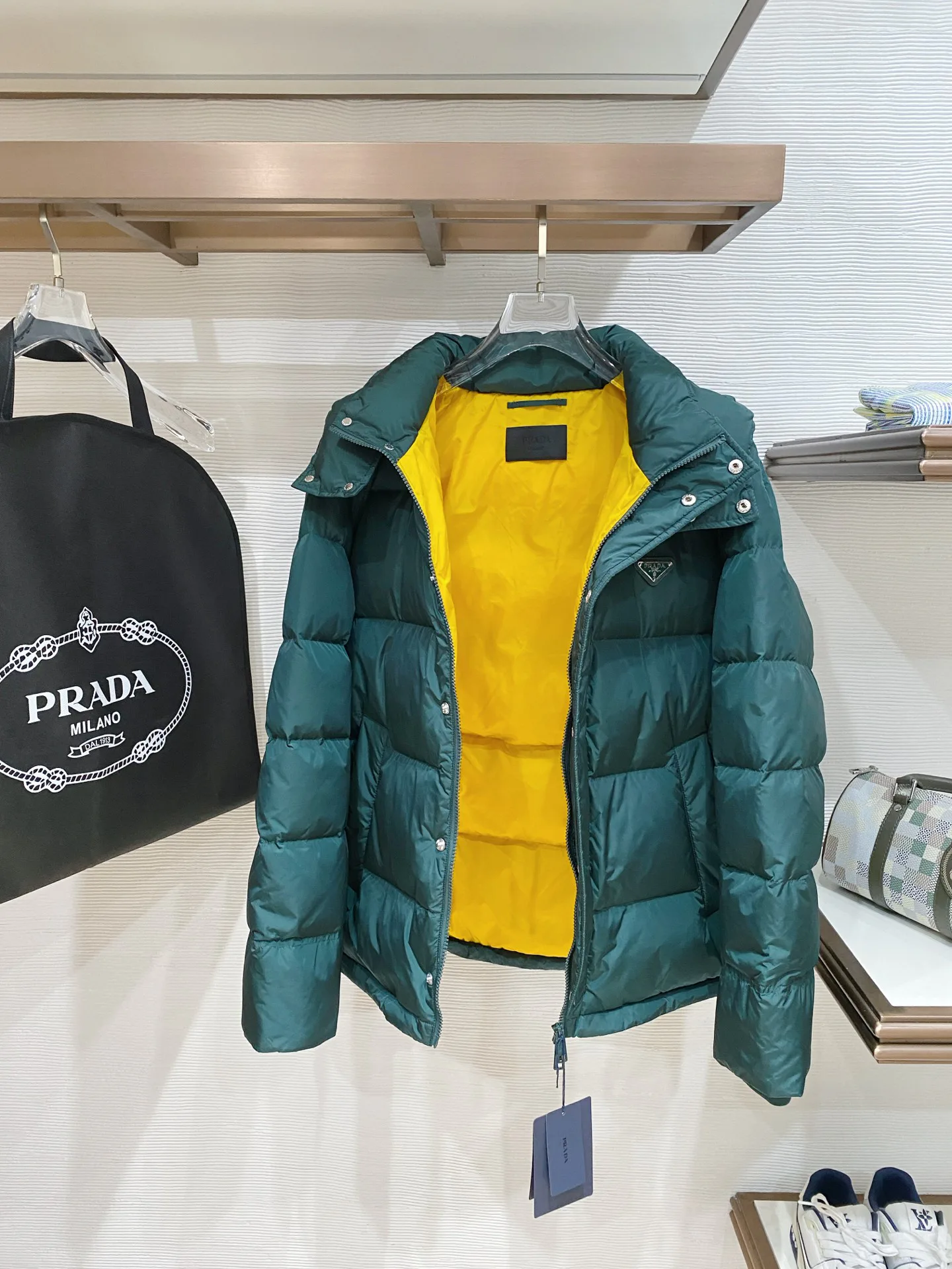 Куртки И Пуховики Мужские Prada 17930667