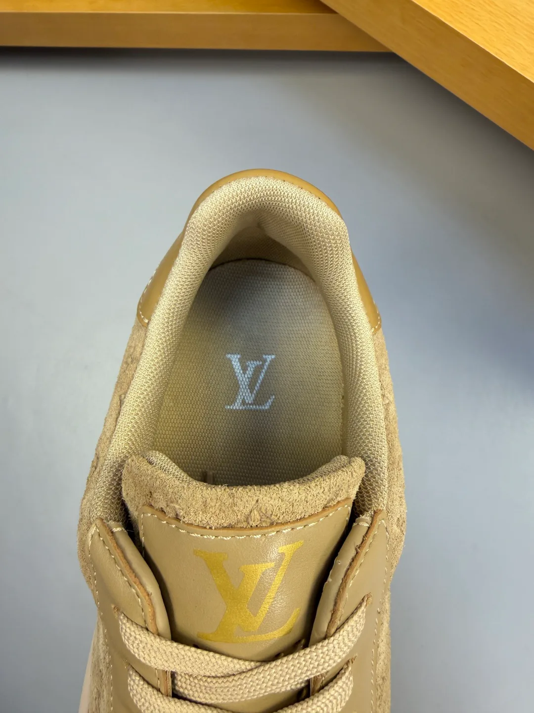 Кроссовки Женские Louis Vuitton 17765804