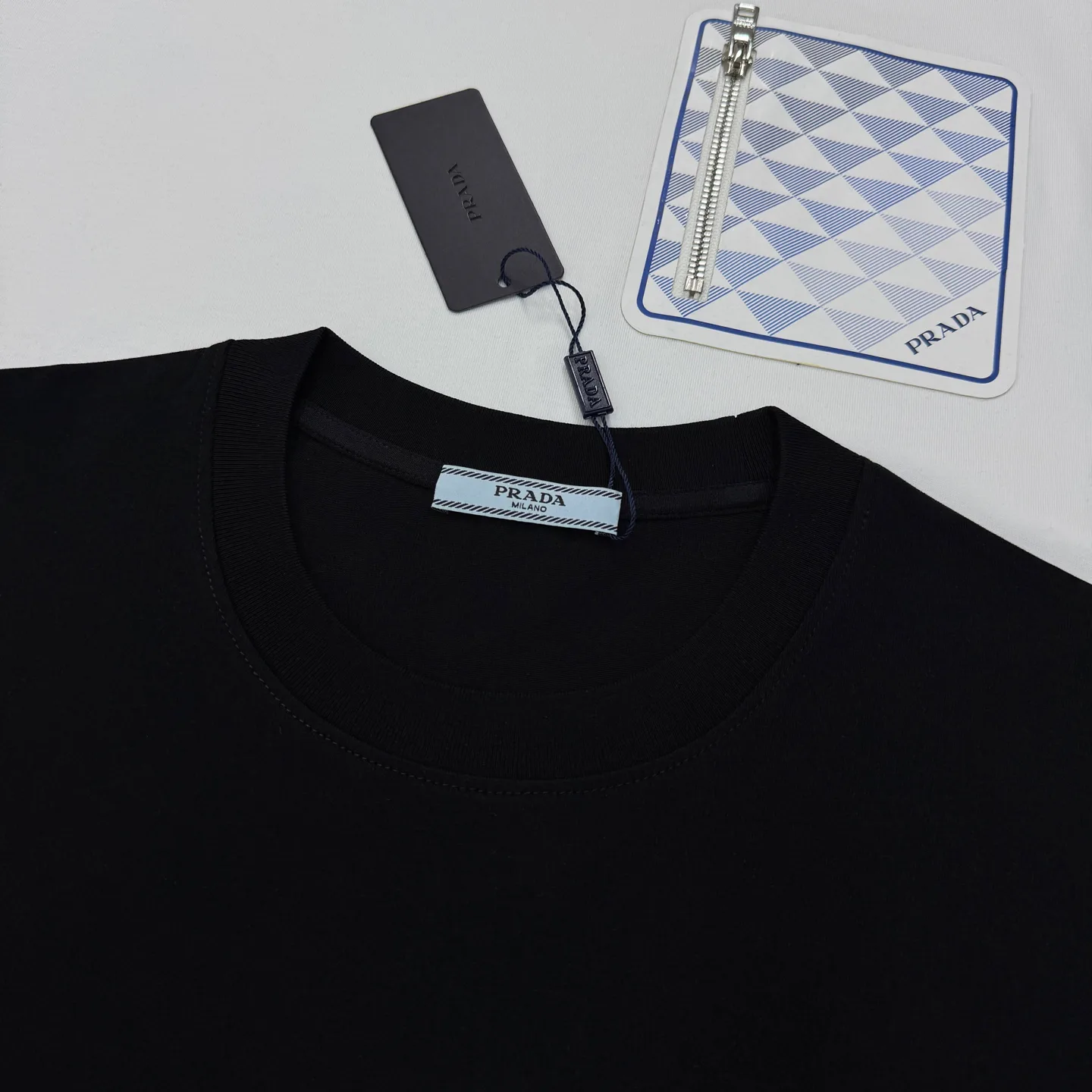 Футболки Женские Prada 13293376