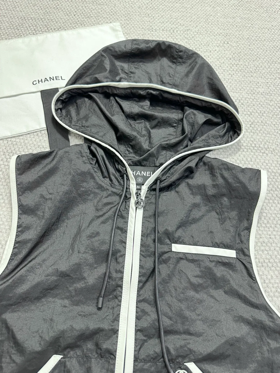 Куртки И Пуховики Женские Chanel 16907936