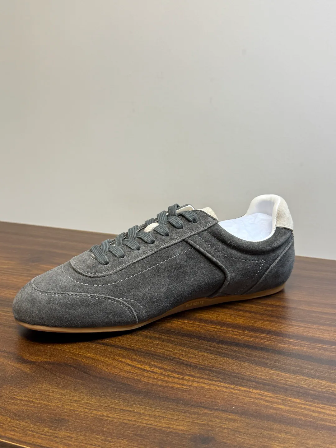 Кроссовки Женские Burberry 19716348