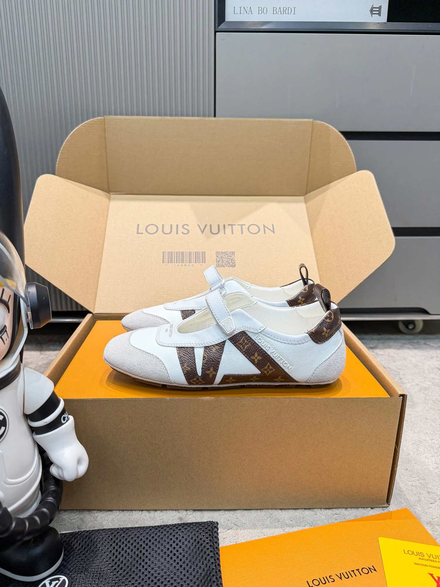 Кроссовки Женские Louis Vuitton 19043351