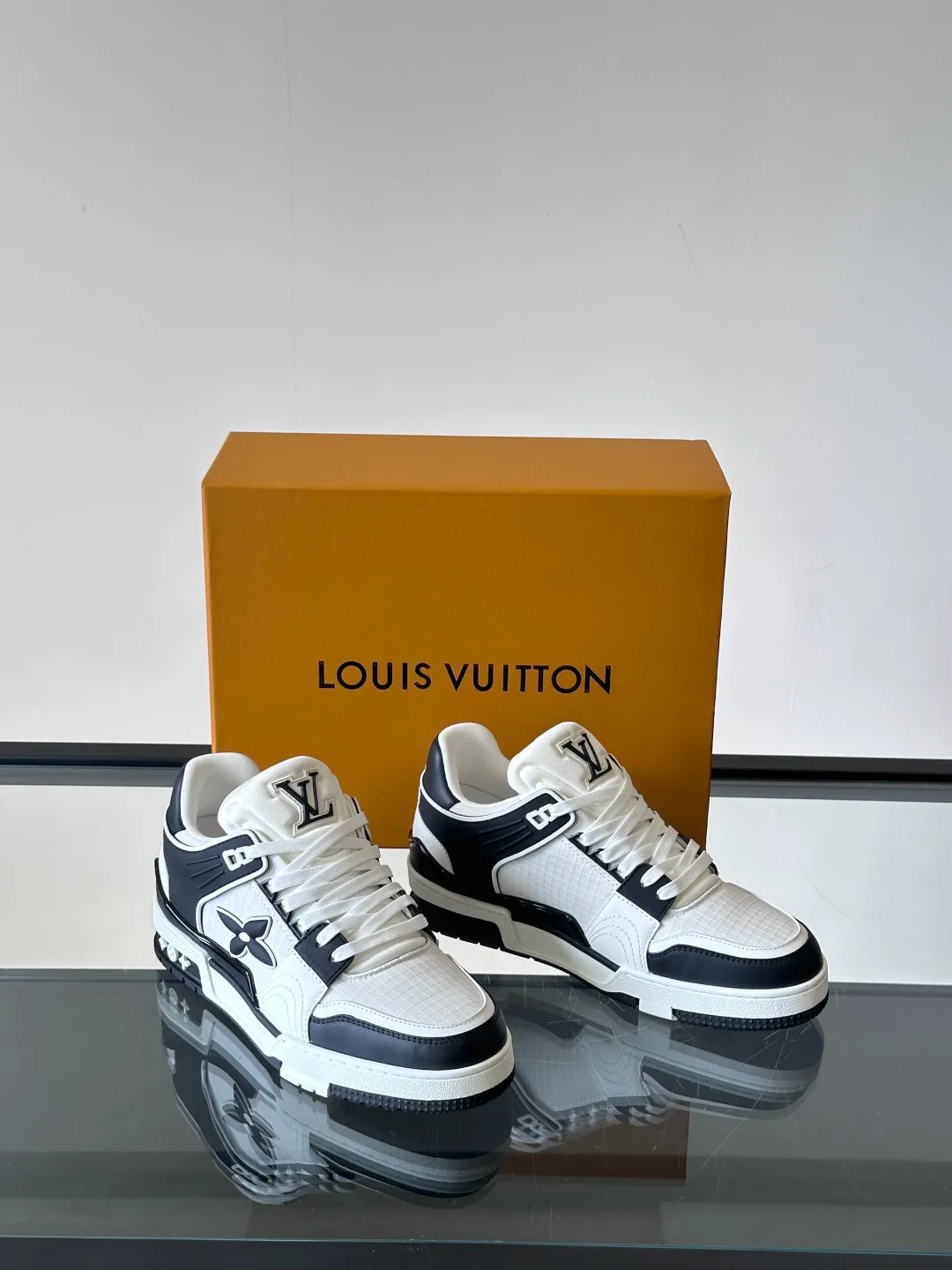 Кроссовки Мужские Louis Vuitton 18574072