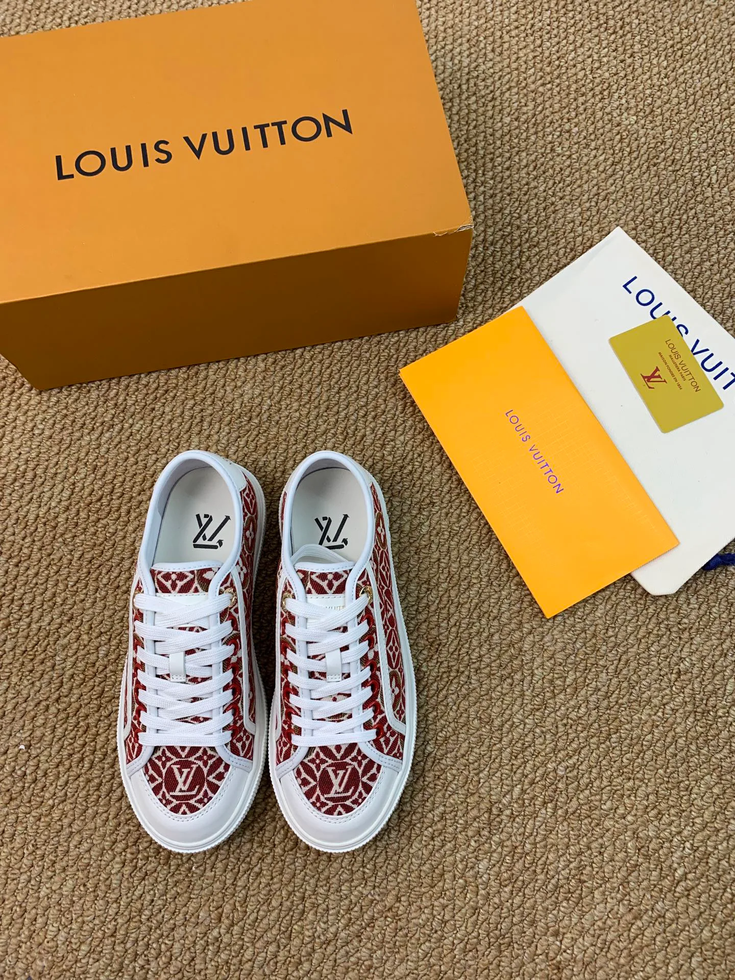 Кроссовки Женские Louis Vuitton 17545197
