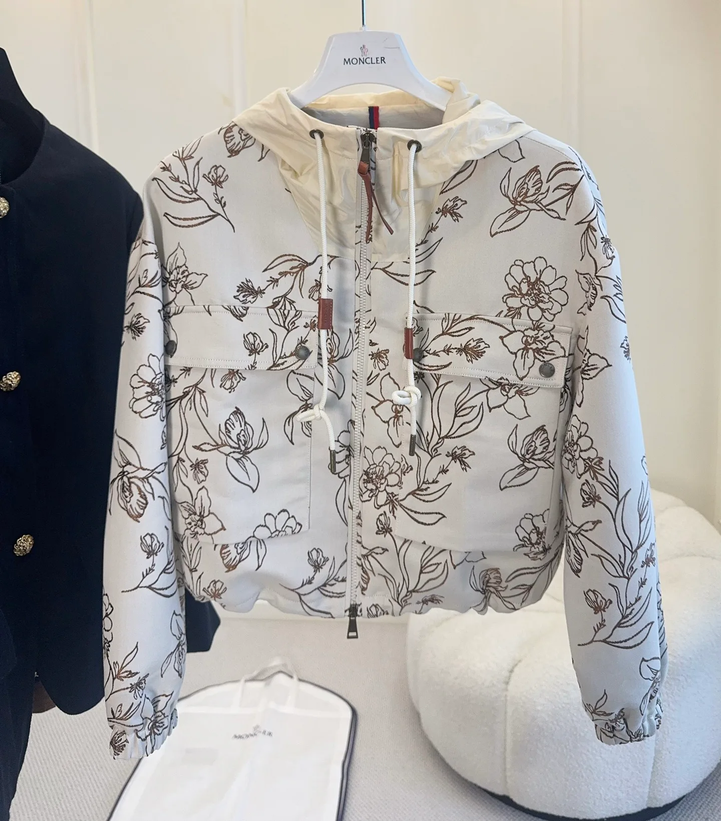 Куртки И Пуховики Женские Moncler 17960280