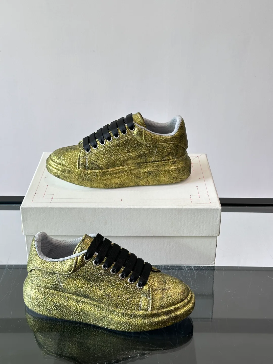 Кроссовки Женские Alexander Mcqueen 17447541