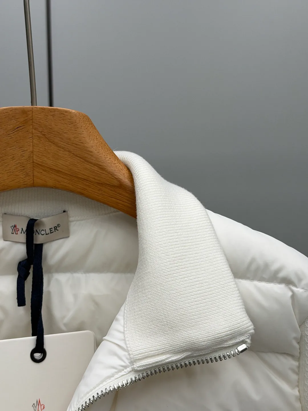 Куртки И Пуховики Женские Moncler 19070742