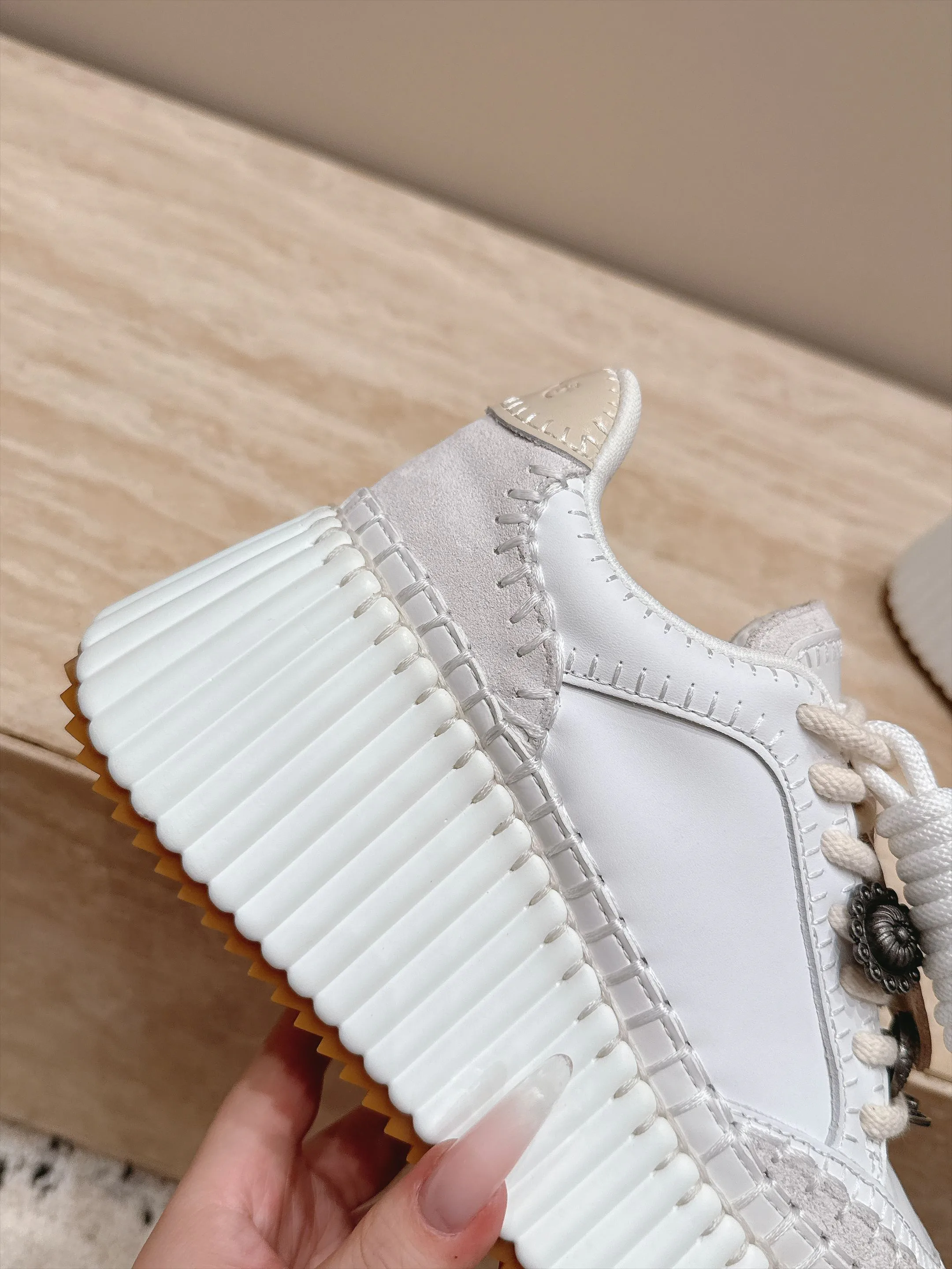 Кроссовки Женские Chloe 18436553