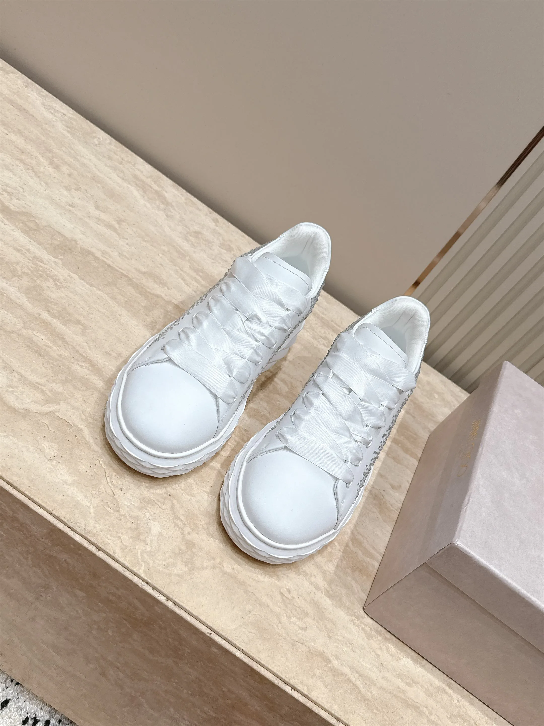 Кроссовки Женские Jimmy Choo 18436556