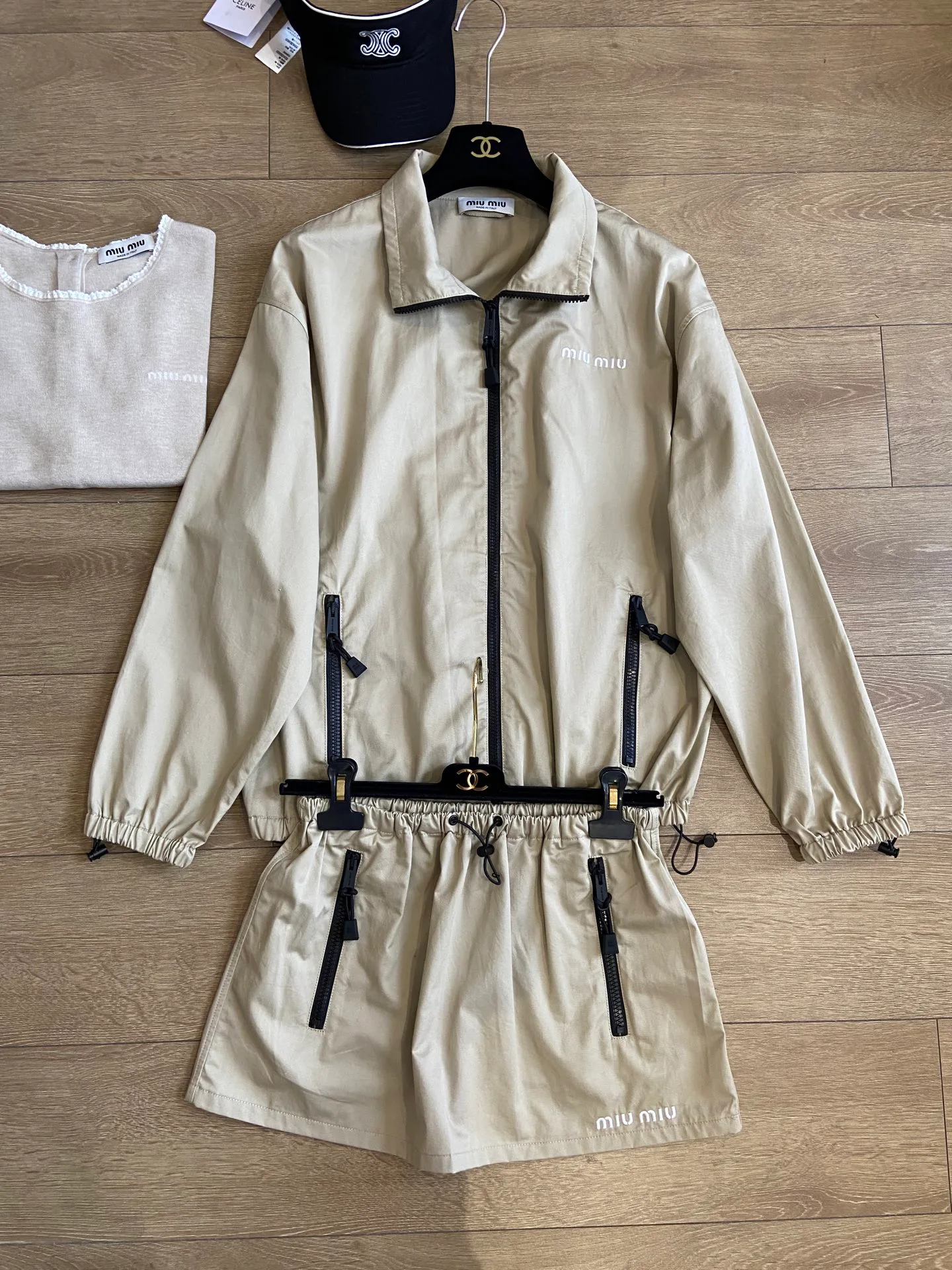 Куртки И Пуховики Женские Miu Miu 17687386