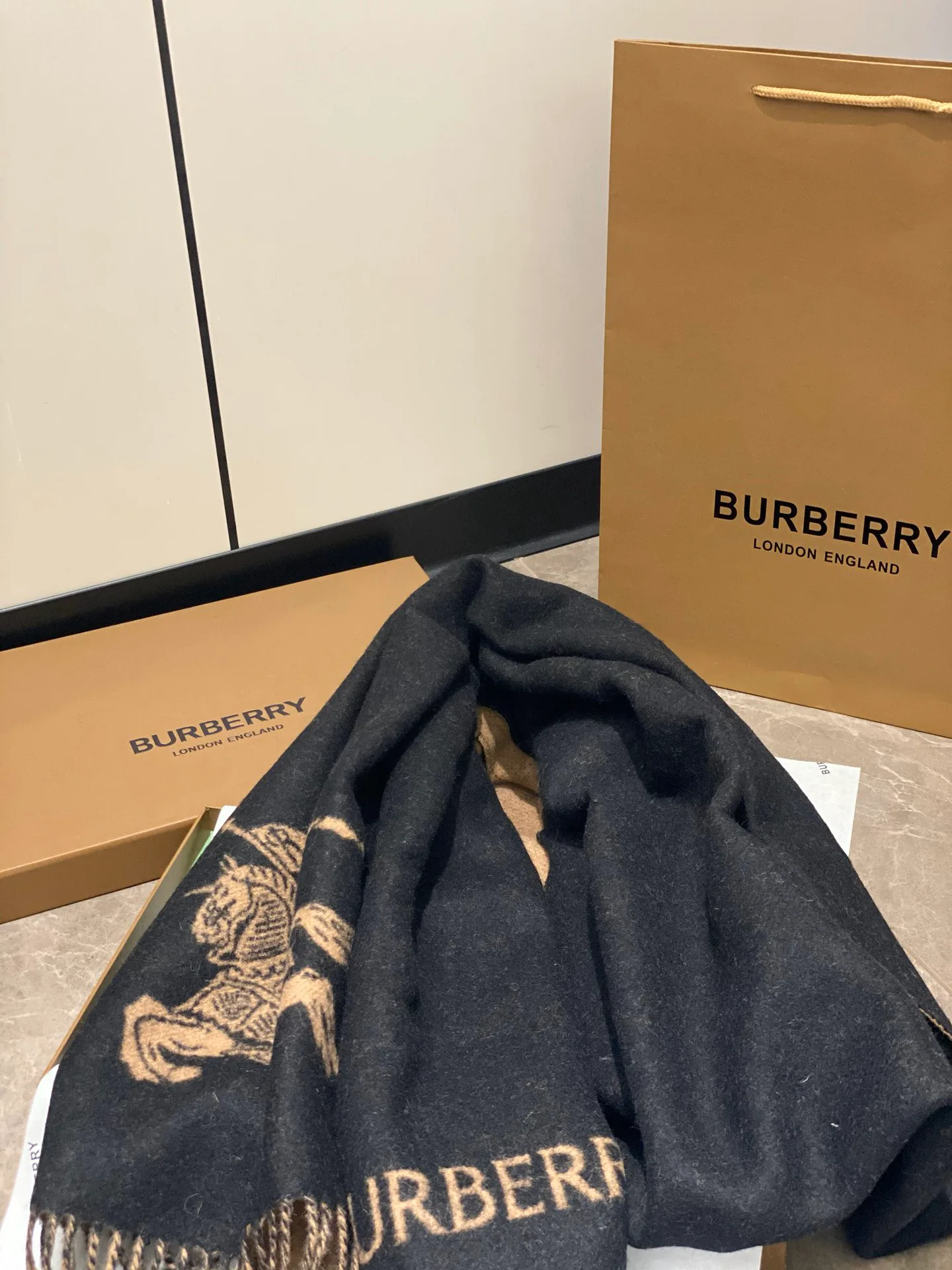 Шарфы Burberry 436050