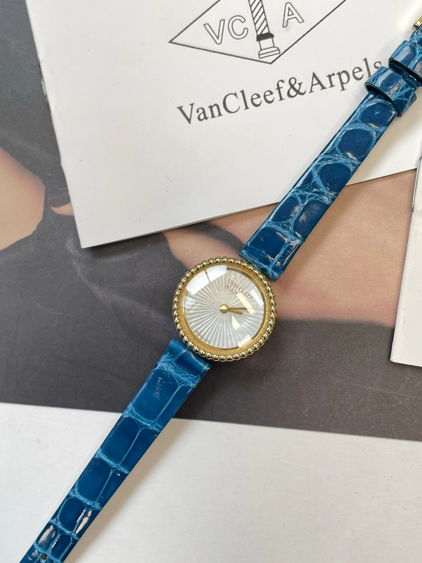 Часы Женские Van Cleef & Arpels 17336727