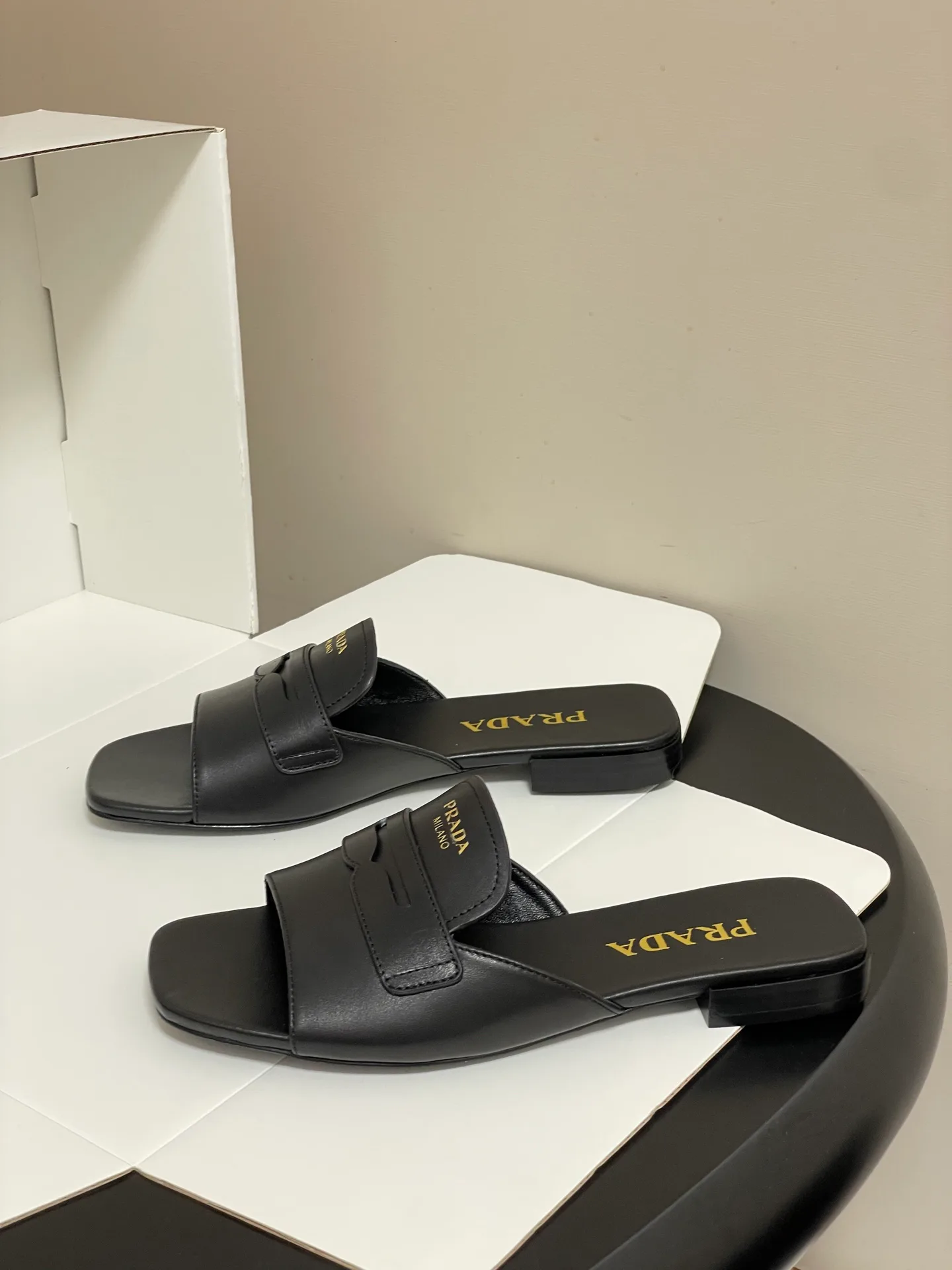 Босоножки Женские Prada 11684414
