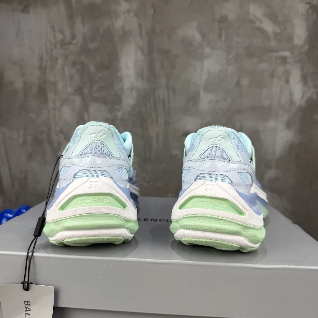 Кроссовки Женские Balenciaga 17787123