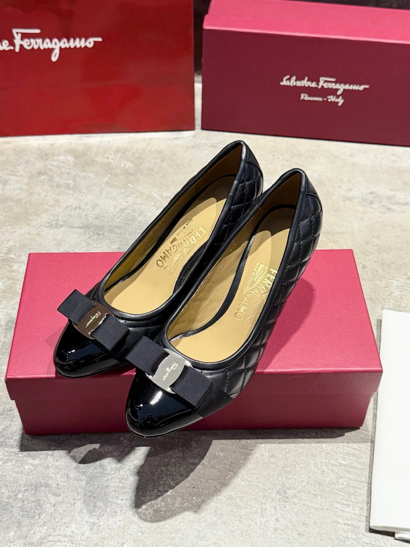 Балетки Женские Salvatore Ferragamo 17642578