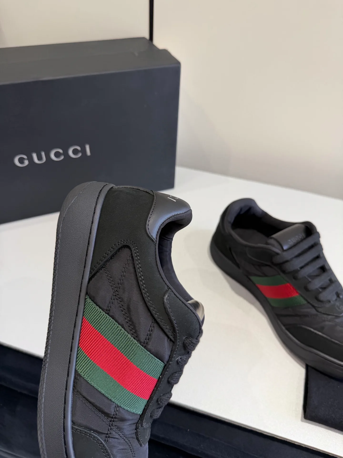 Кроссовки Женские Gucci 18369664
