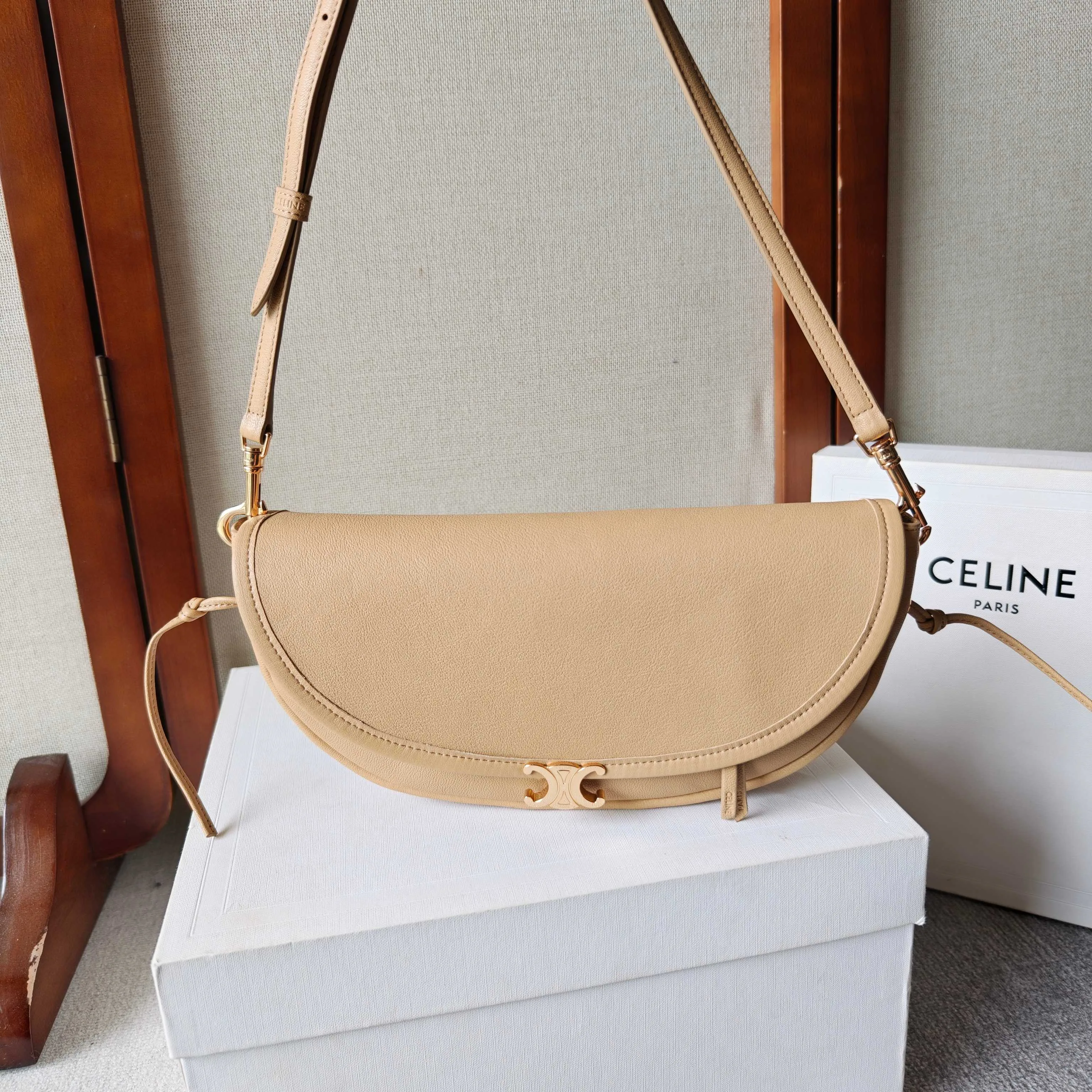Классические Сумки Женские Celine 16869088
