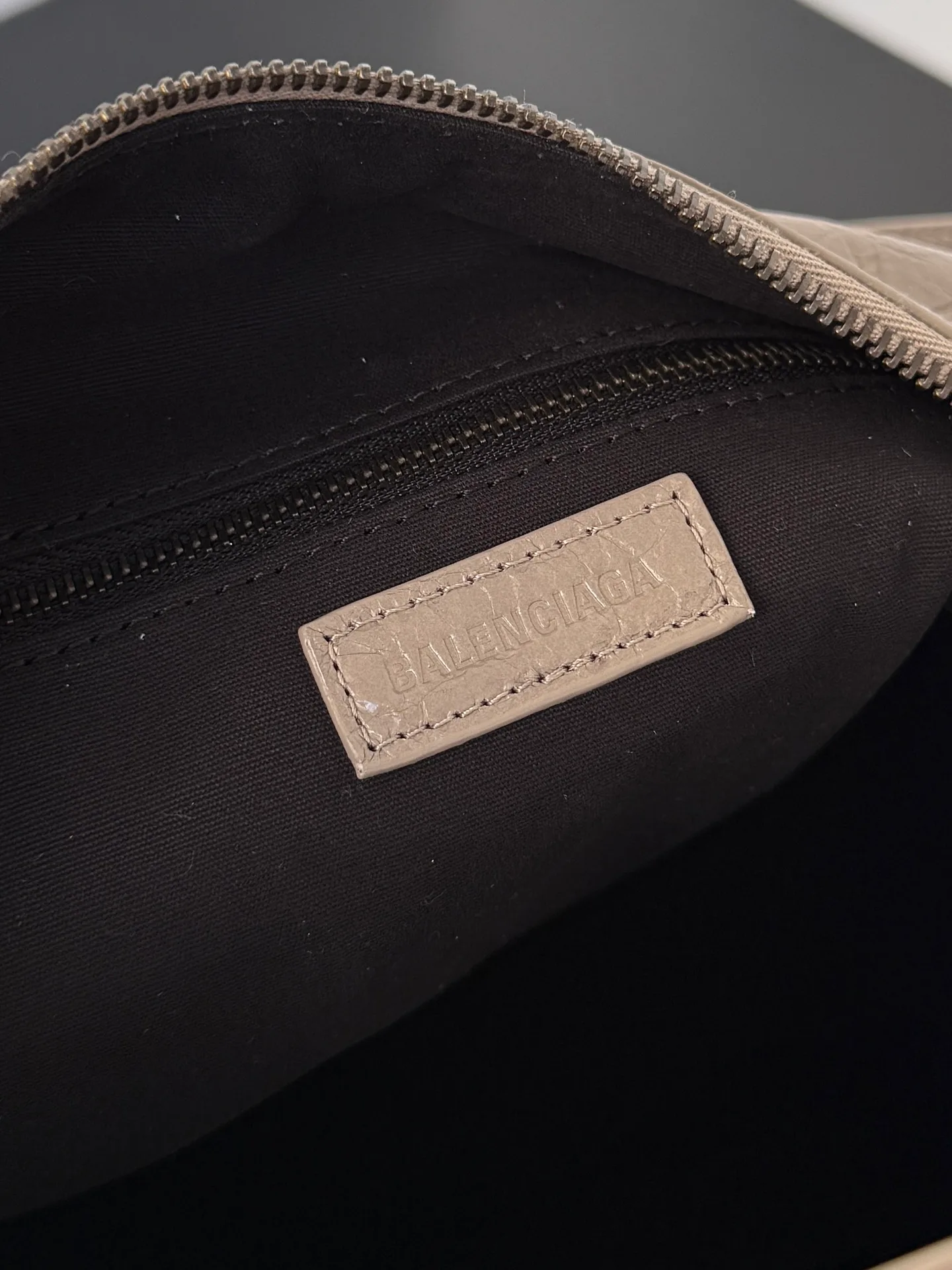 Сумки На Ремне Женские Balenciaga 11386855