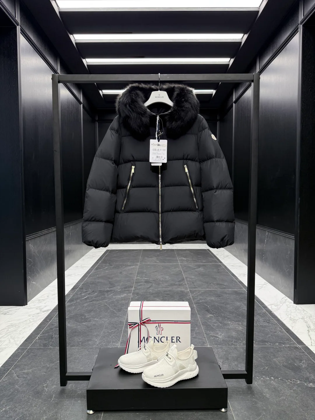 Куртки И Пуховики Женские Moncler 18510381