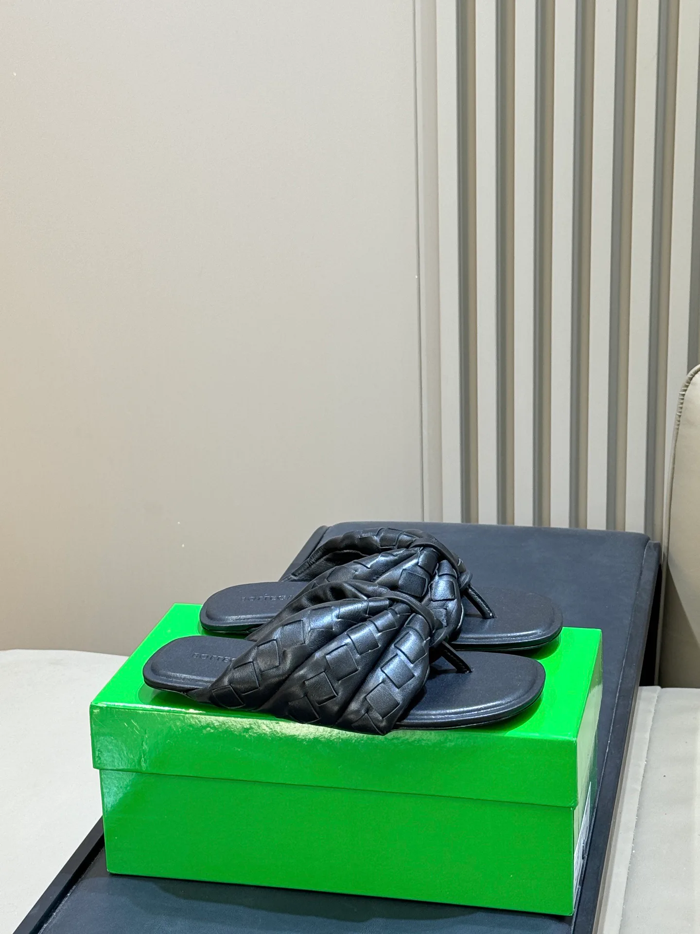 Шлепанцы Женские Bottega Veneta 18073676