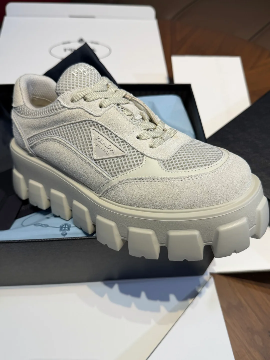 Кроссовки Женские Prada 18750281