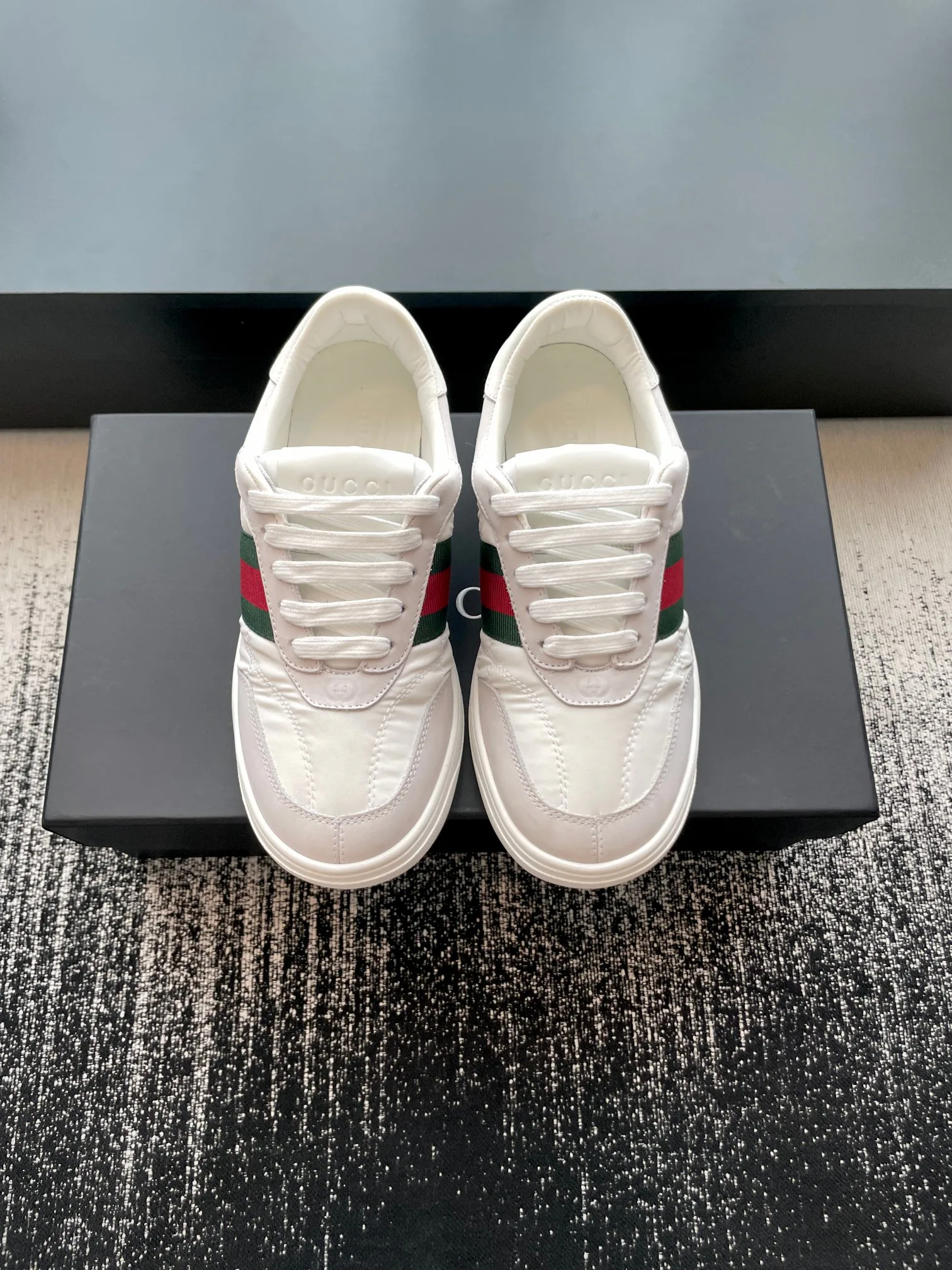Кроссовки Женские Gucci 18447991