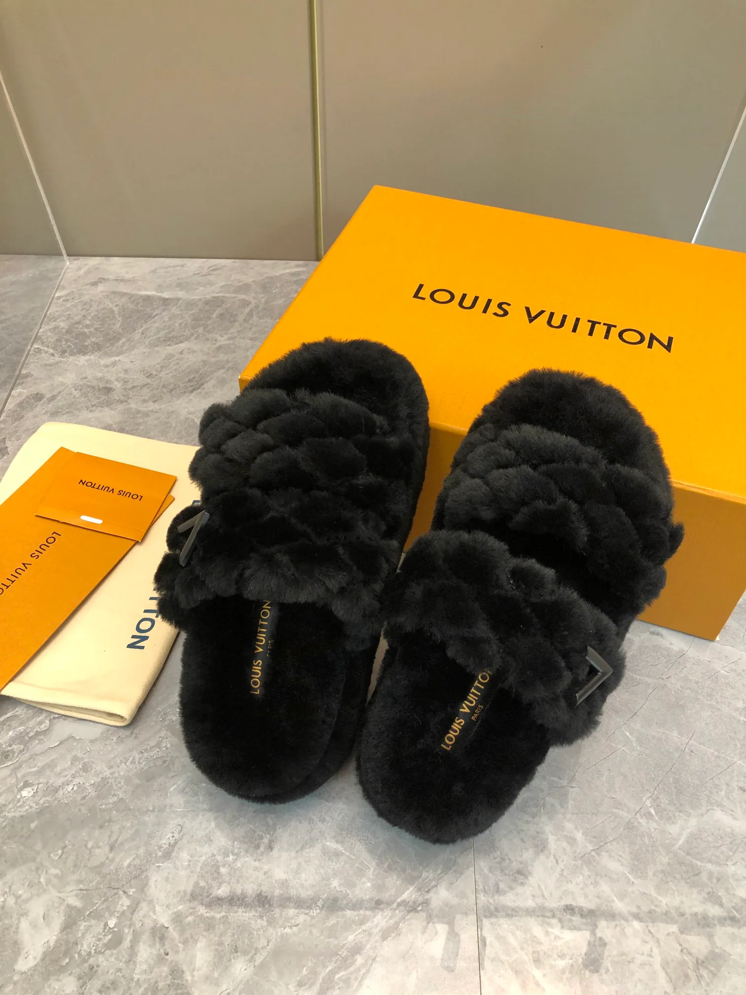 Тапочки Женские Louis Vuitton 914382