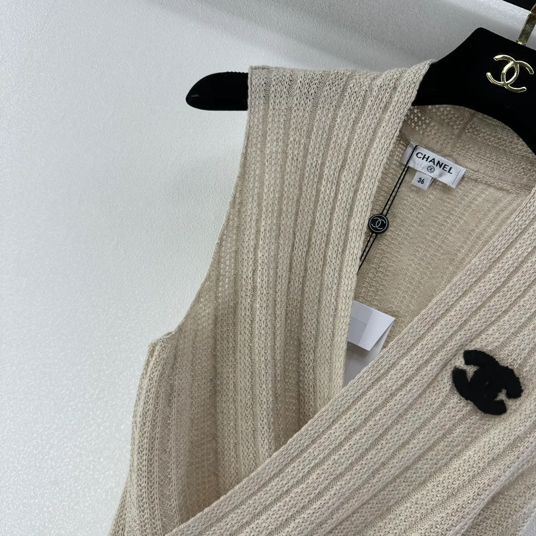 Жилеты Женские Chanel 11342784