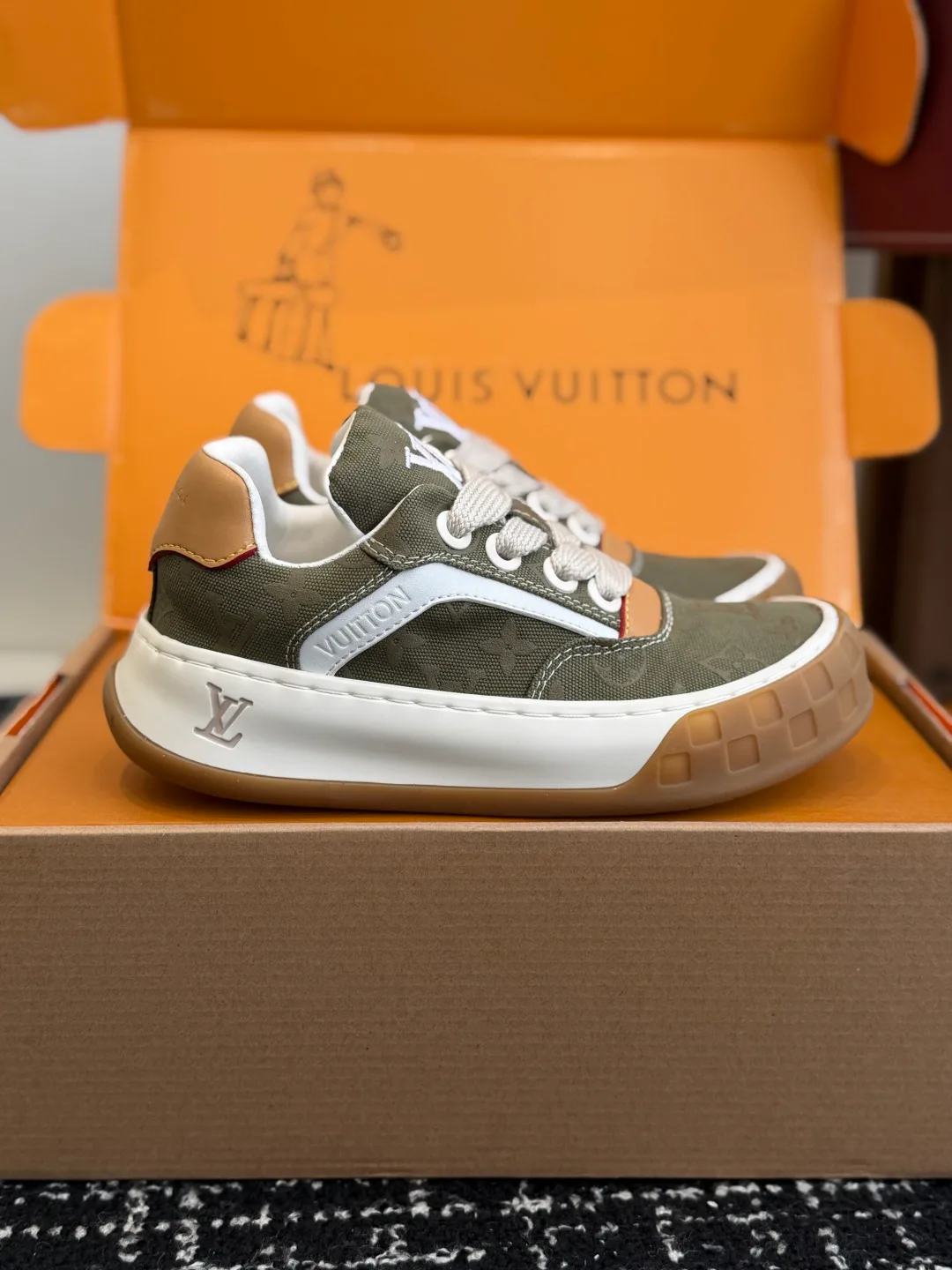 Кроссовки Женские Louis Vuitton 669413