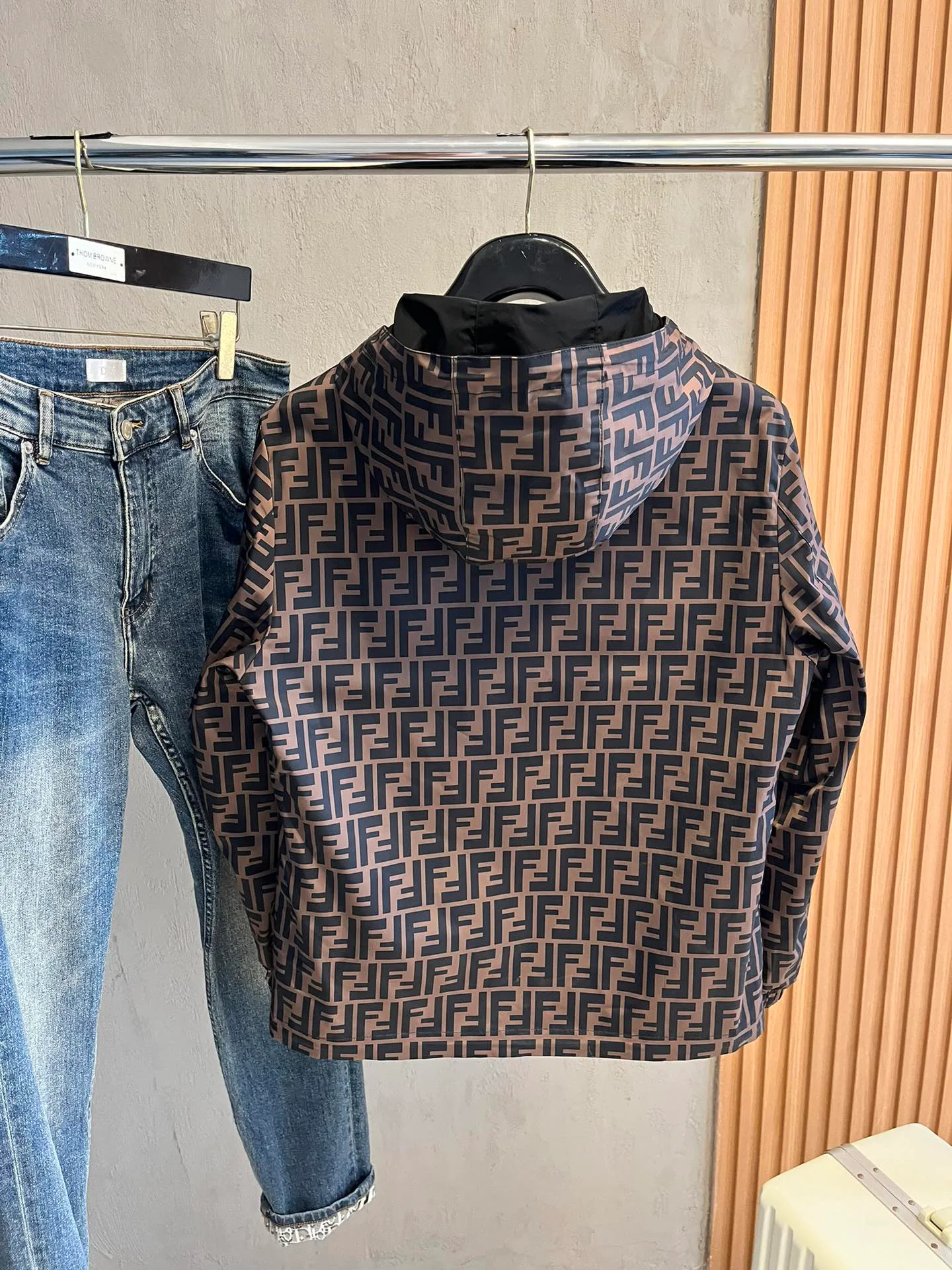 Куртки Женские Fendi Куртки Женские Fendi
