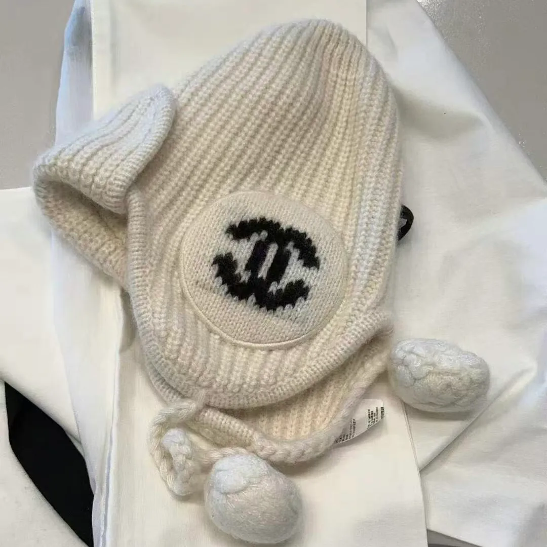 Головные Уборы Chanel 18347816