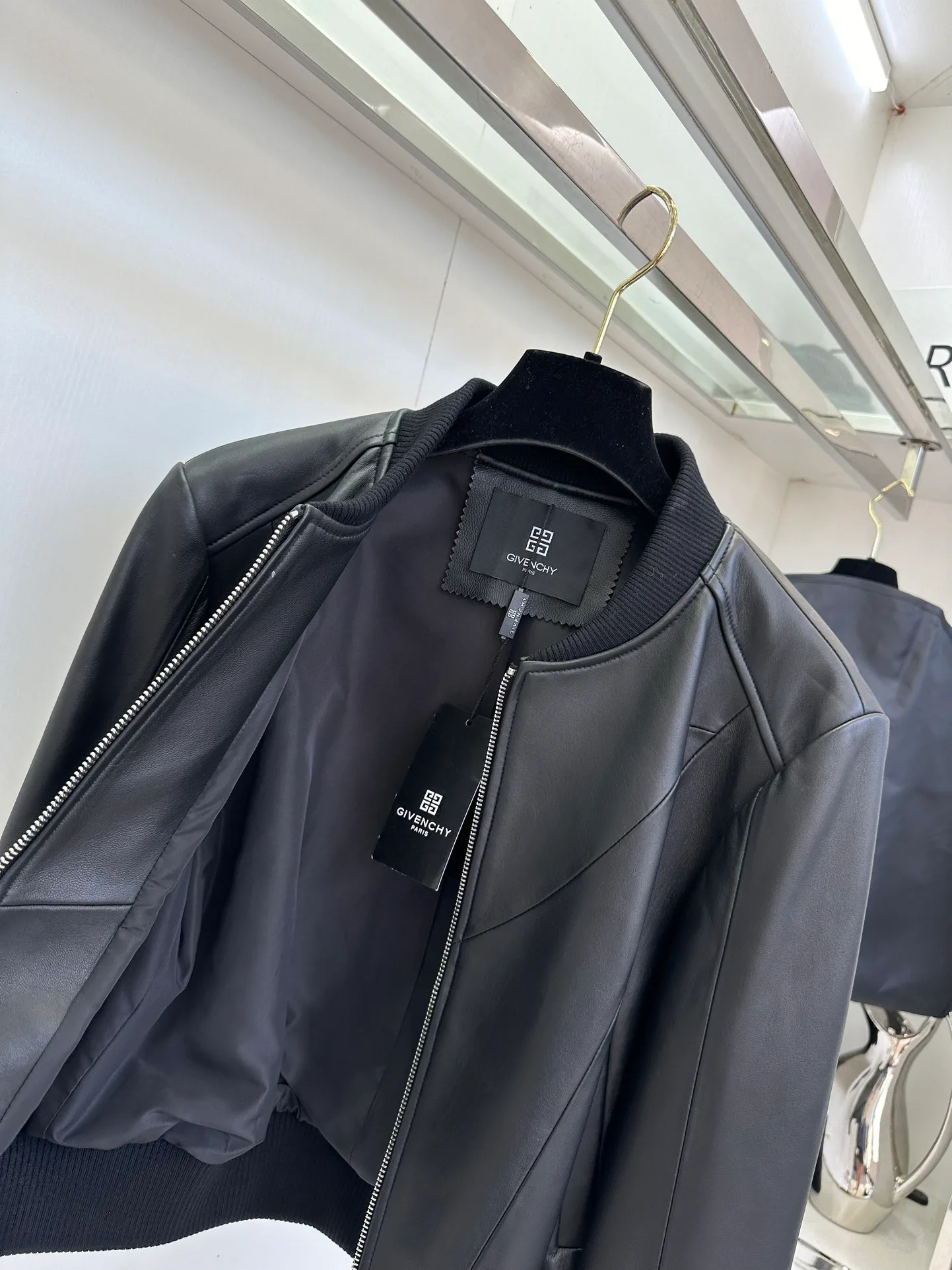 Кожаные Куртки И Дублёнки Женские Givenchy 1841788