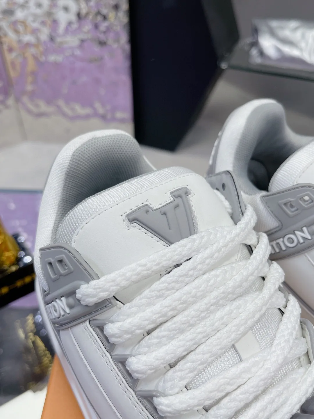Кроссовки Женские Louis Vuitton 13074038