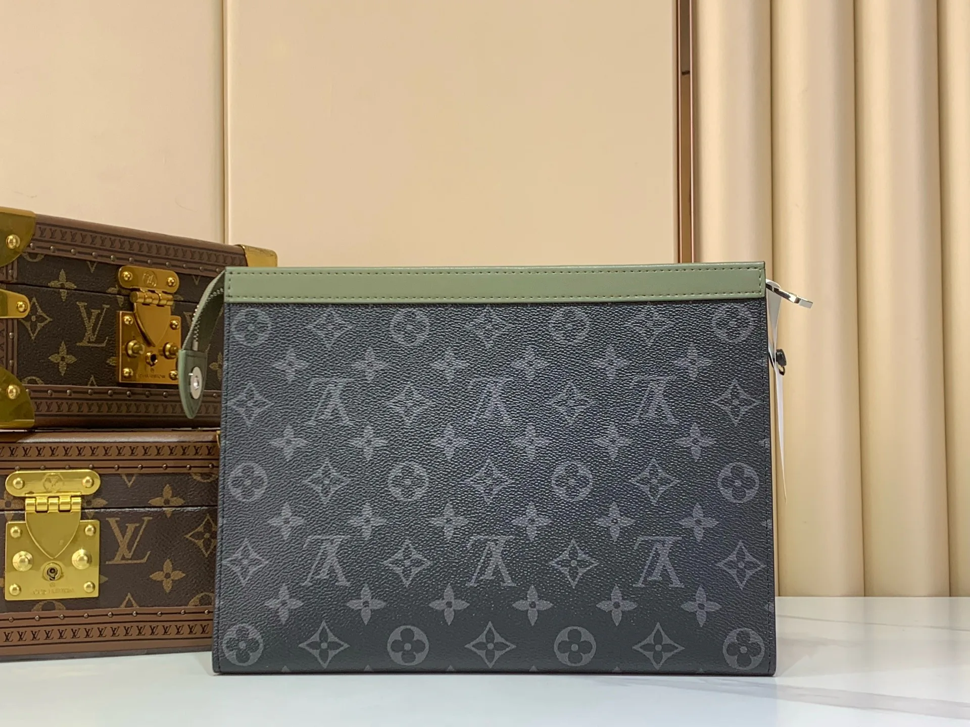 Клатчи Женские Louis Vuitton 17499385