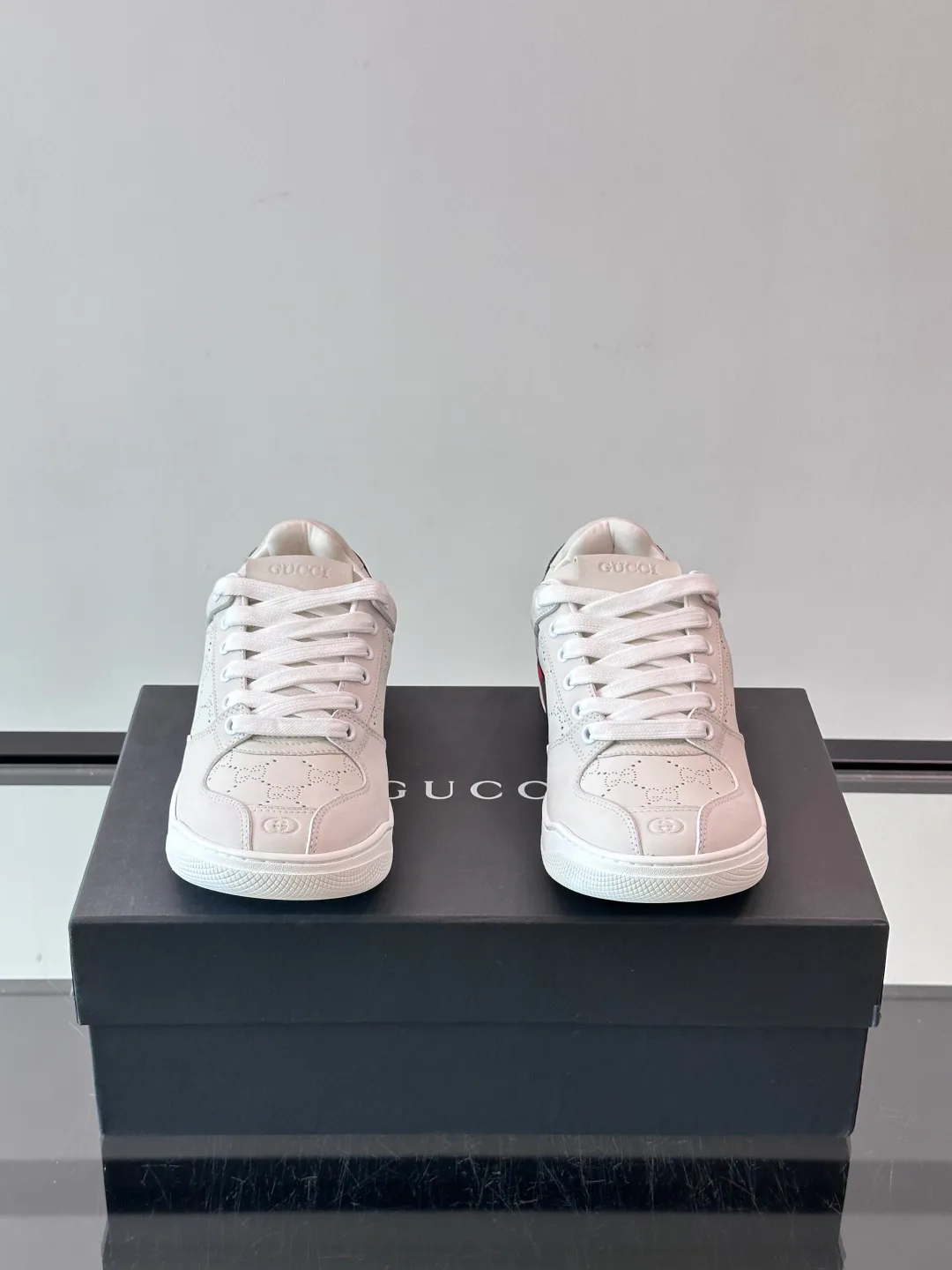 Кроссовки Женские Gucci 18449389