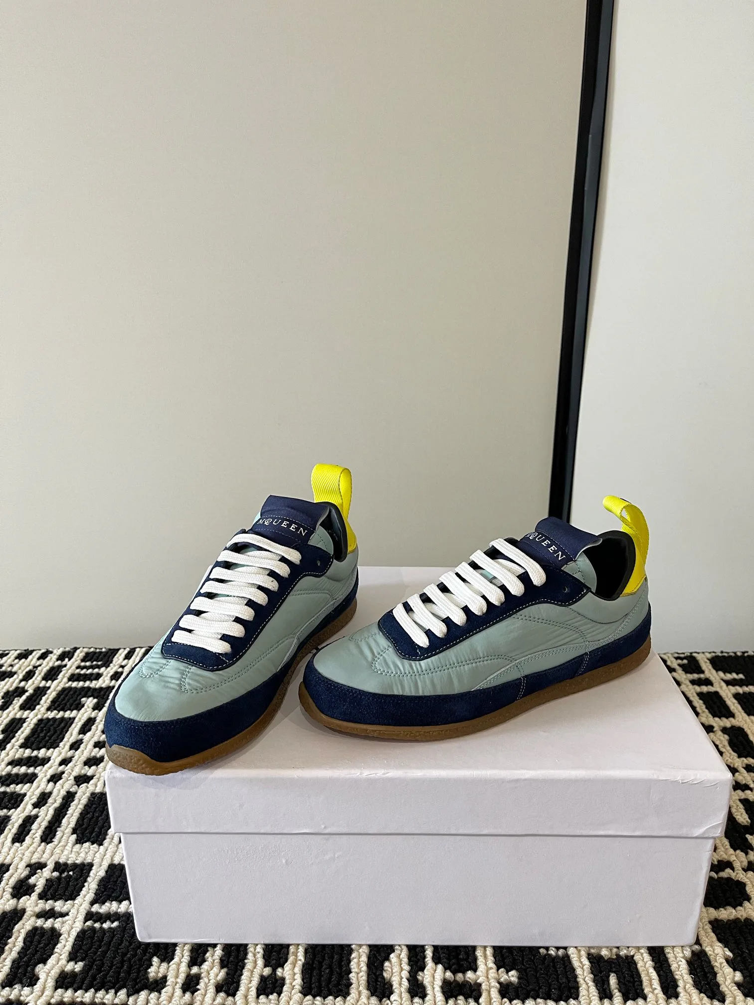 Кроссовки Женские Alexander Mcqueen 10654955