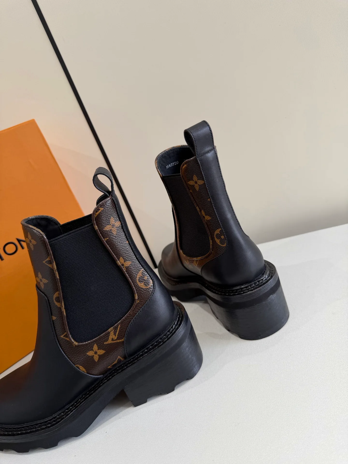 Ботинки Женские Louis Vuitton 19563708