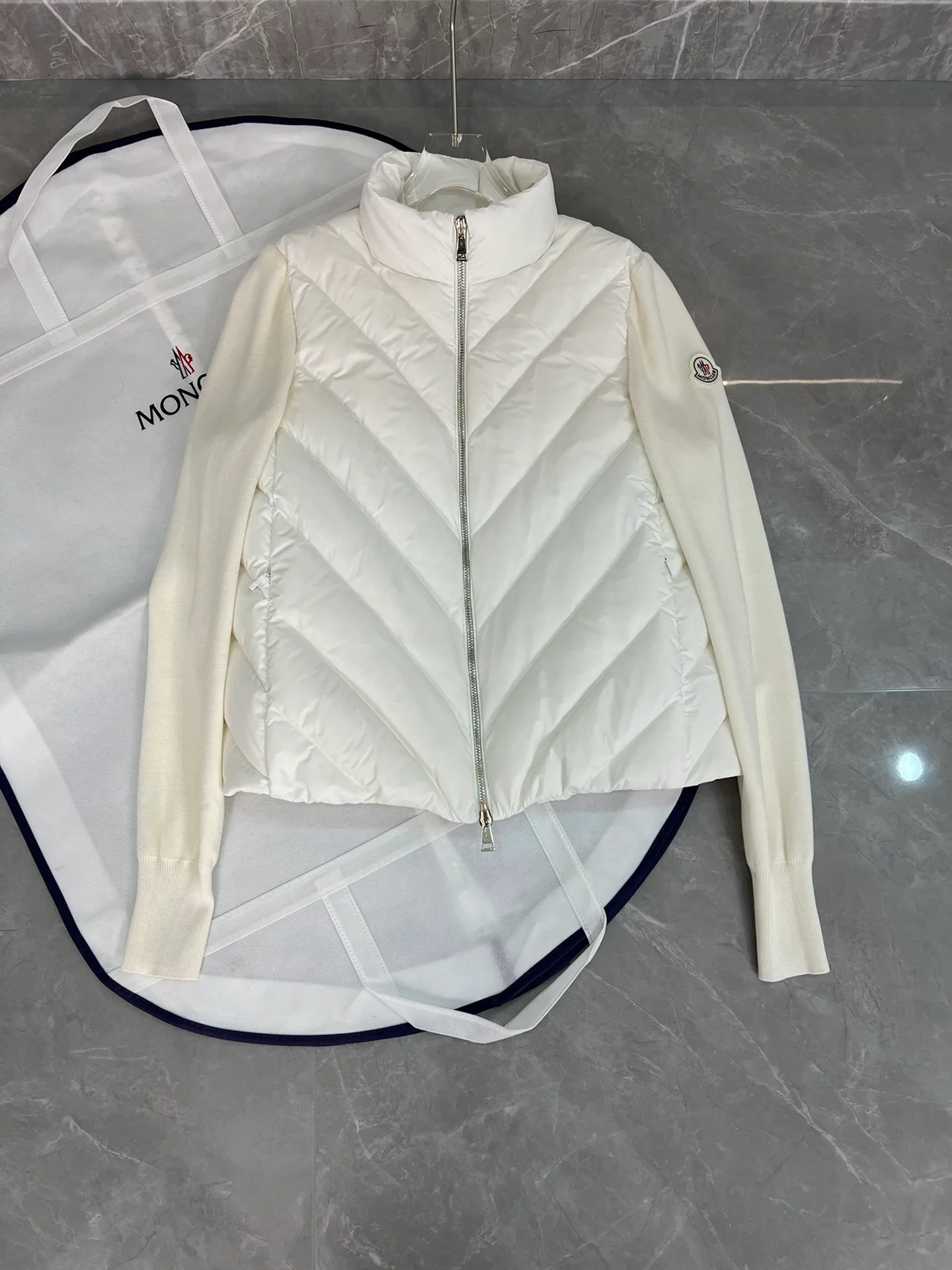 Куртки И Пуховики Женские Moncler 18599772