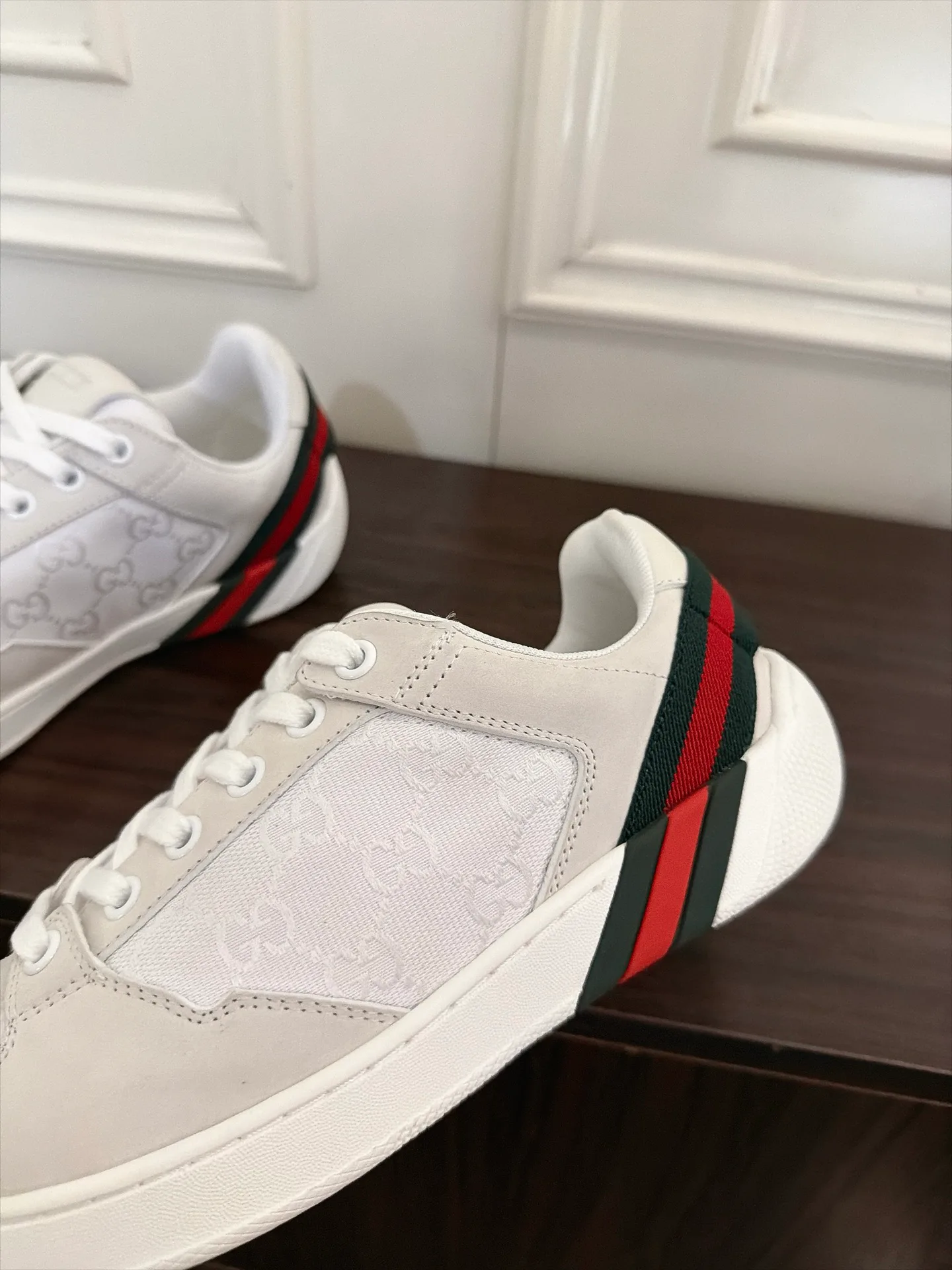 Кроссовки Женские Gucci 18586676