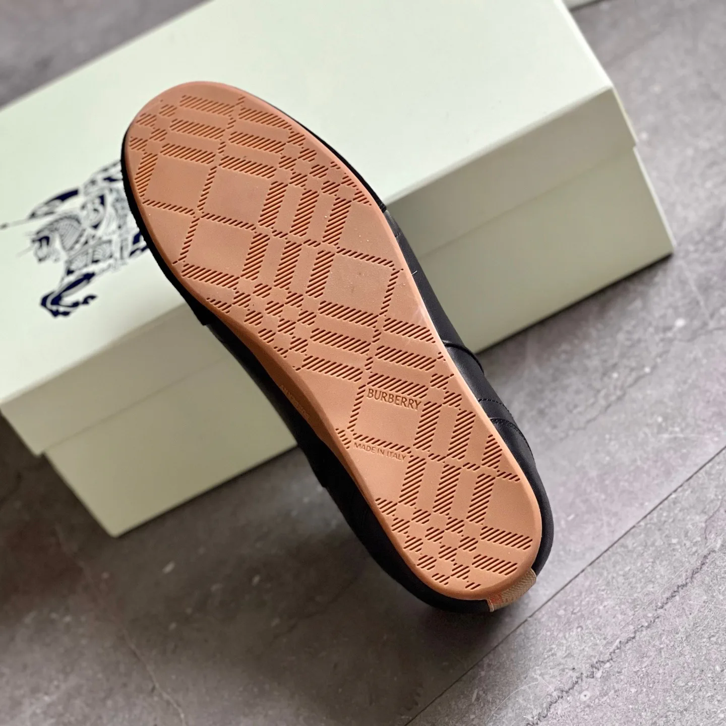Кроссовки Женские Burberry 18589203