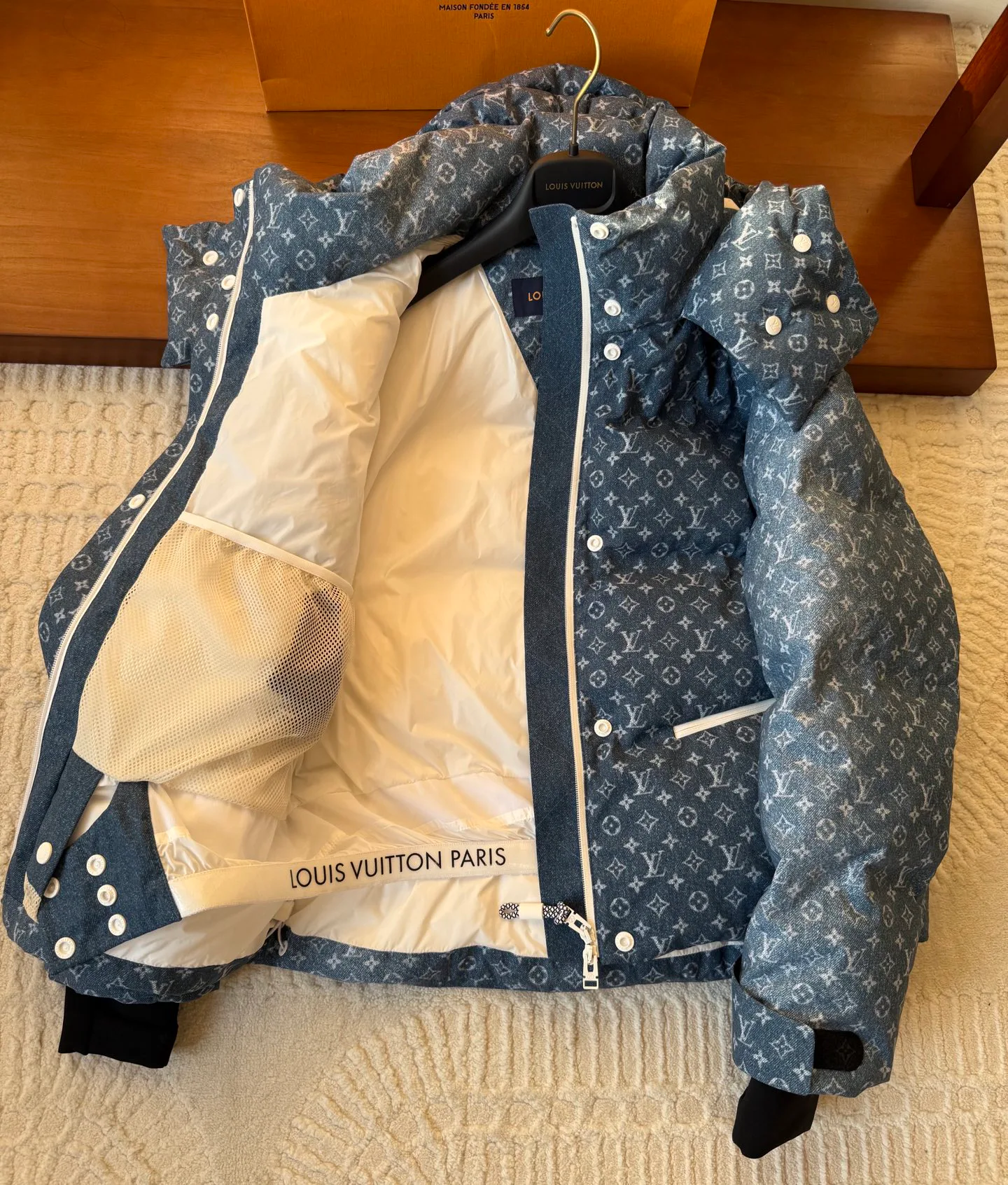 Куртки И Пуховики Женские Louis Vuitton 18046940