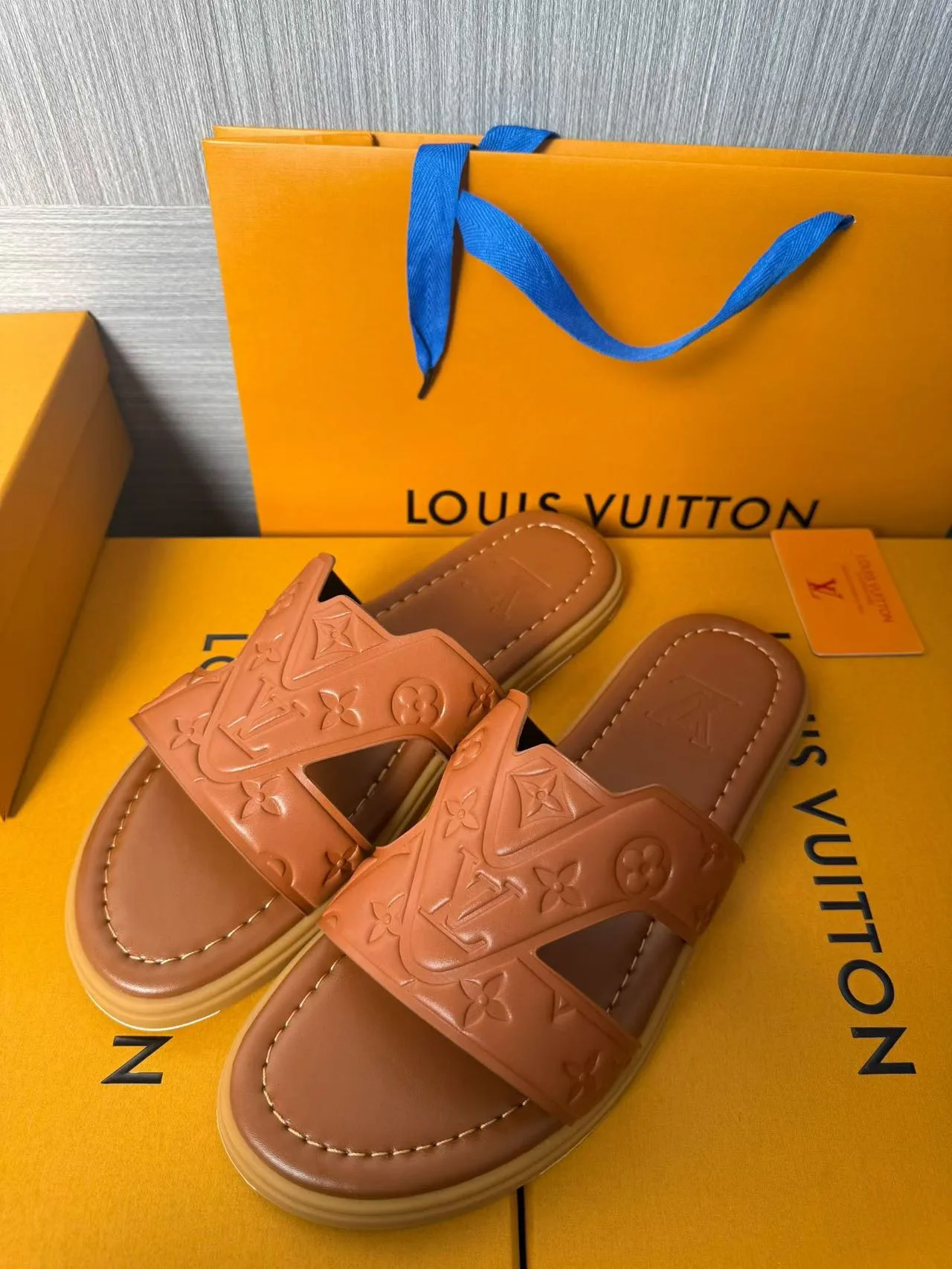 Шлепанцы Женские Louis Vuitton 1310631