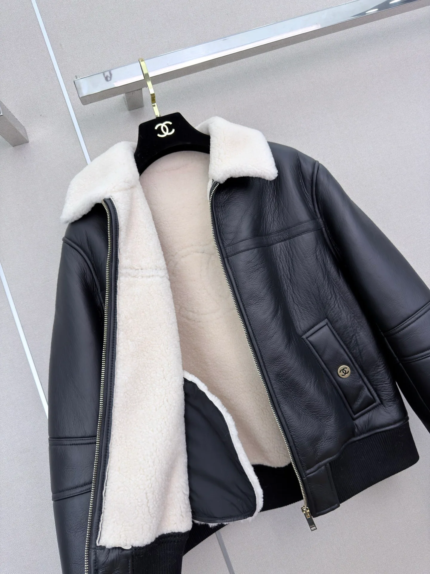 Кожаные Куртки И Дублёнки Женские Chanel 18138046
