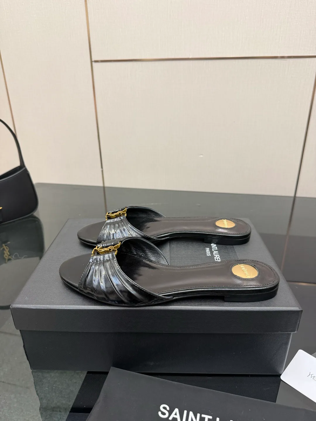 Шлепанцы Женские Saint Laurent 11682310