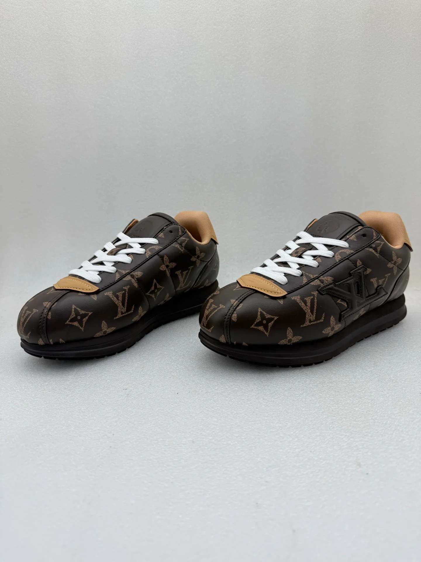 Кроссовки Женские Louis Vuitton 11437874