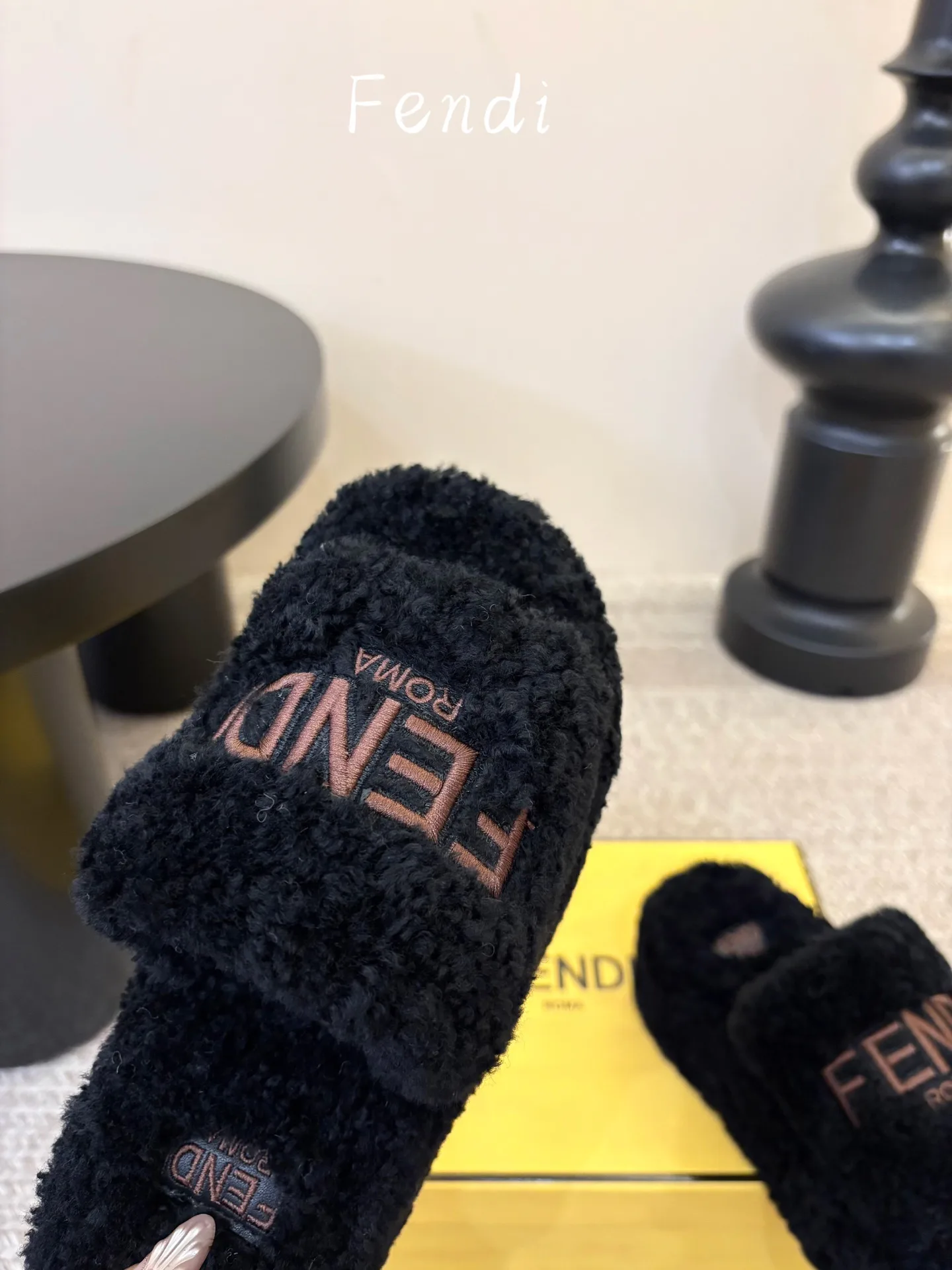 Тапочки Женские Fendi 18132911